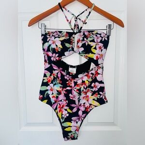 Roxy 1 piece bathing suit (M)